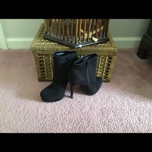 Chinese Laundry ankle boot